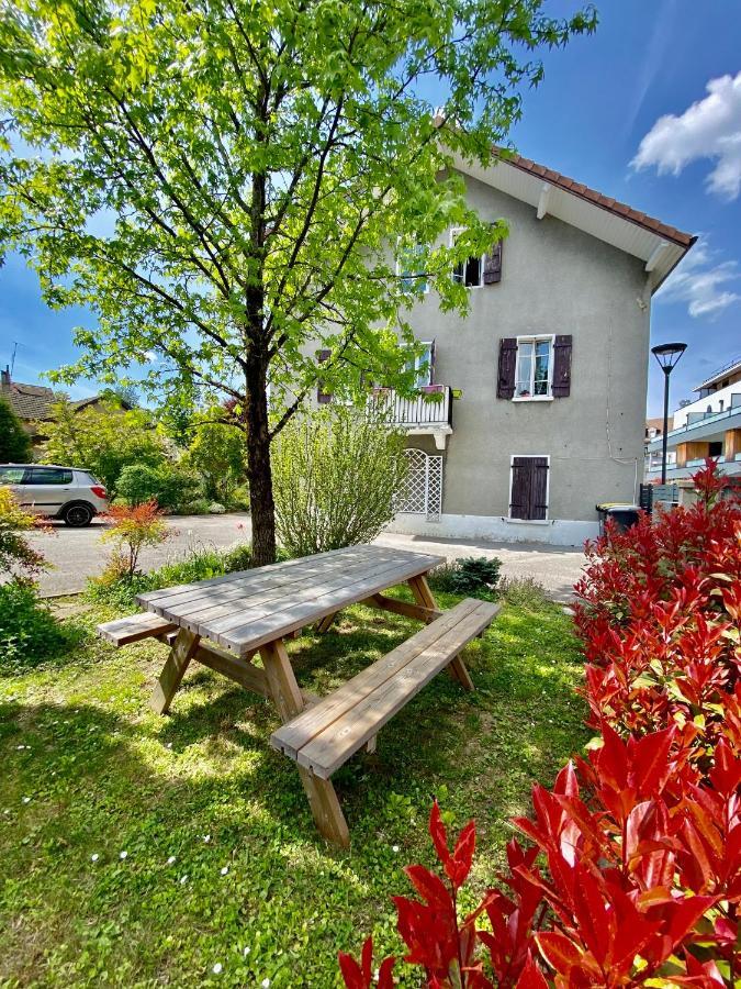 Un Peu Plus Pres Des Etoiles Annecy Exterior photo