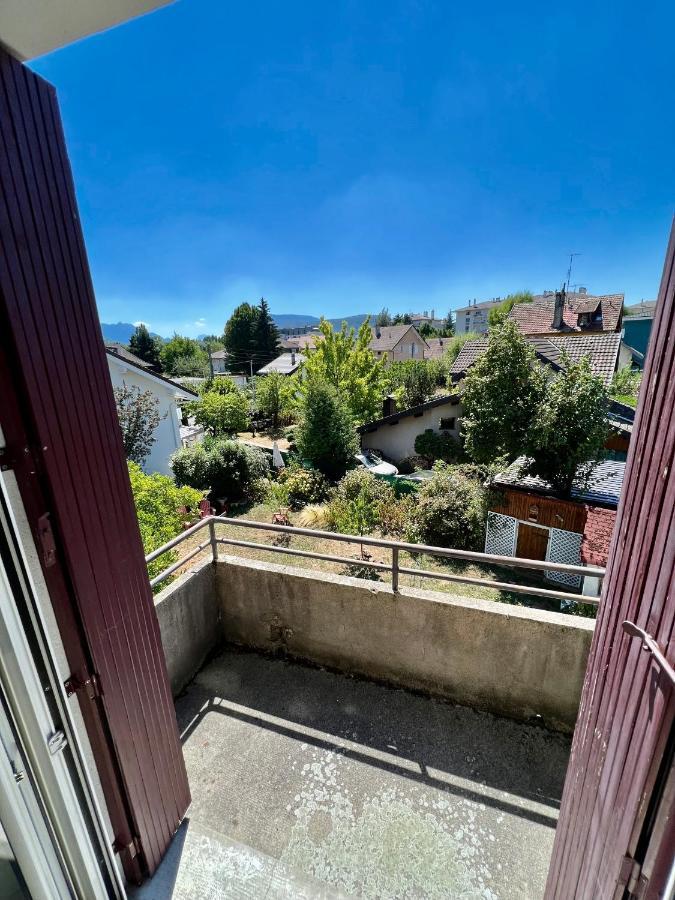 Un Peu Plus Pres Des Etoiles Annecy Exterior photo
